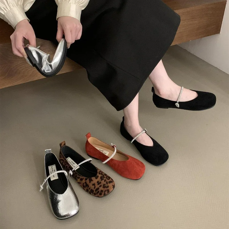 

2024 Autumn Rhinestone Women Flat Shoes Fashion Round Toe Shallow Slip on Boat Shoes Soft Flat Heel Outdoor Dress Mary Jane Shoe