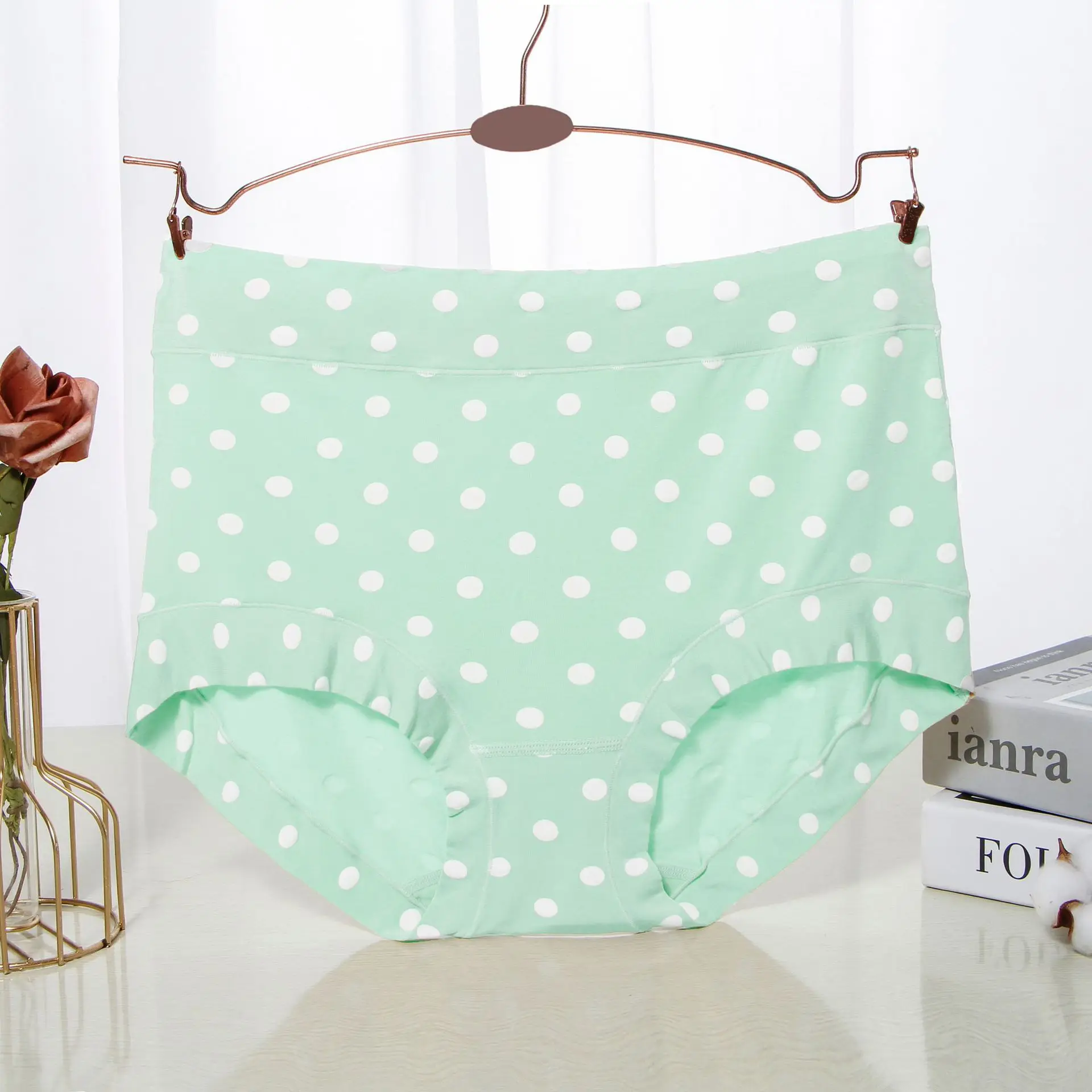 High waist boyshort detail