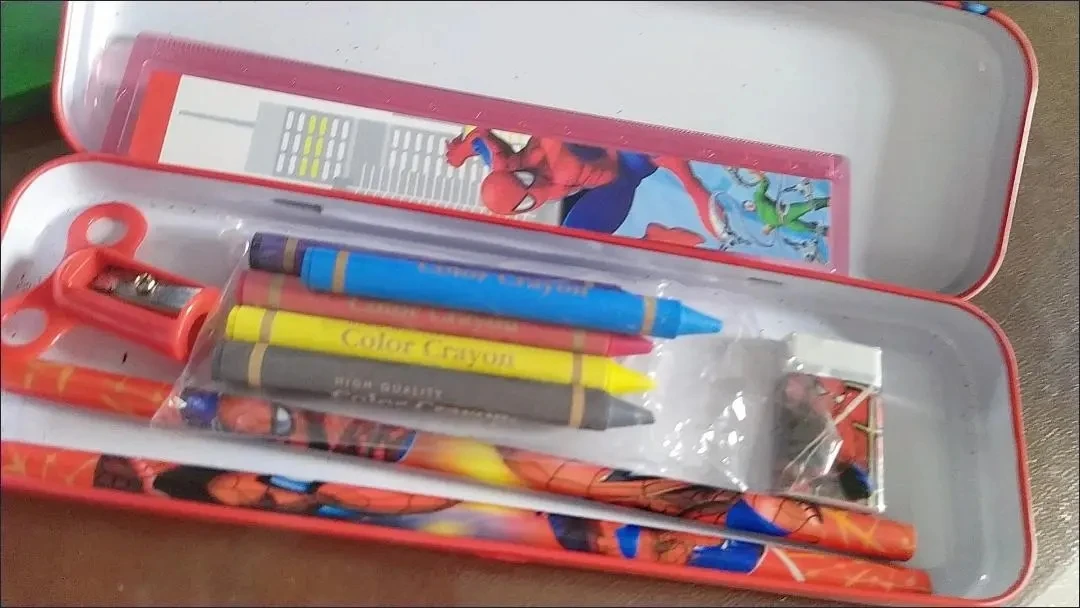 12 crayon de couleur Spiderman Disney enfant ecole pas cher 