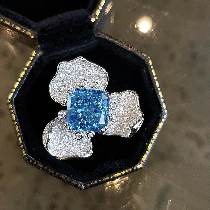 

2023 New Fashion Blue Treasure 10 * 10mm Radian Flower Full Diamond Luxury Set Ring