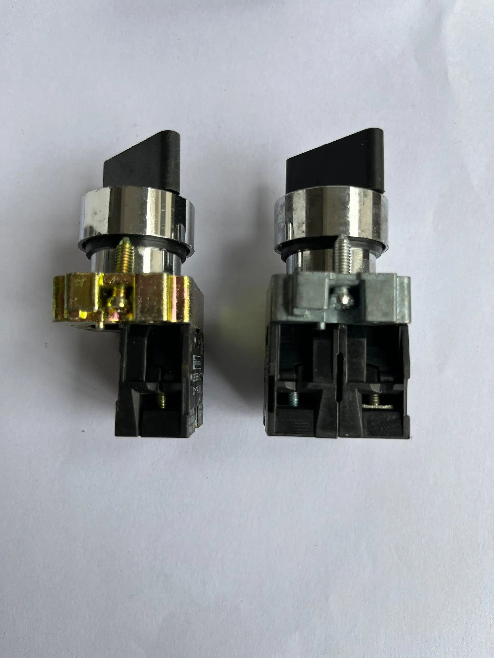 XB2-BD25 XB2-BD33 1NO/1NC 2NO 2/3 위치 순간 작동 자동 리셋 래칭 자동 잠금 선택기 로터리 스위치 푸시 버튼 스위치