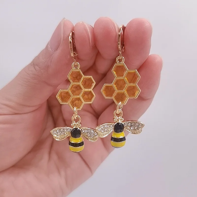 Cute Honeycomb Hexagonal Enamel Earrings Enamel Bee Irregular Earrings Simple Geometric Earrings Jewelry Gifts