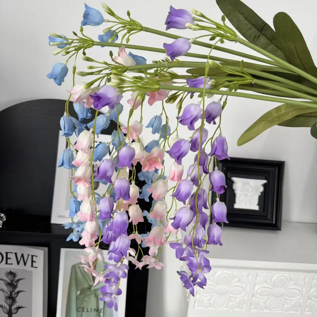 5 Stück Künstliche 108cm Windspiele Seidenblumen Zweig Hochzeitssaal Wanddekoration Wegweiser Maiglöckchen Heimdekoration