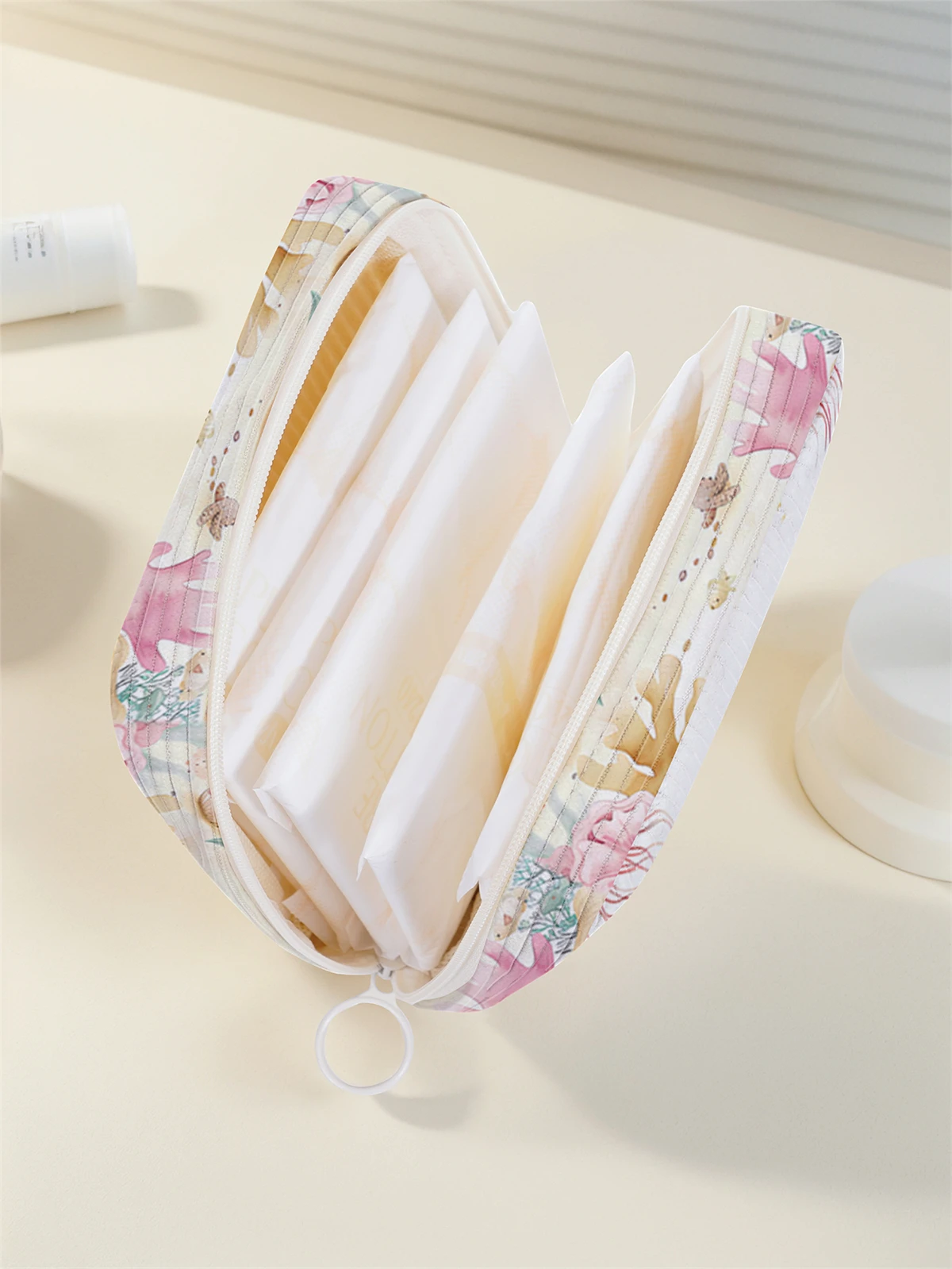 Cartoon printed sanitary napkin storage bag, women's lightweight tissue bag, sanitary tissue bag