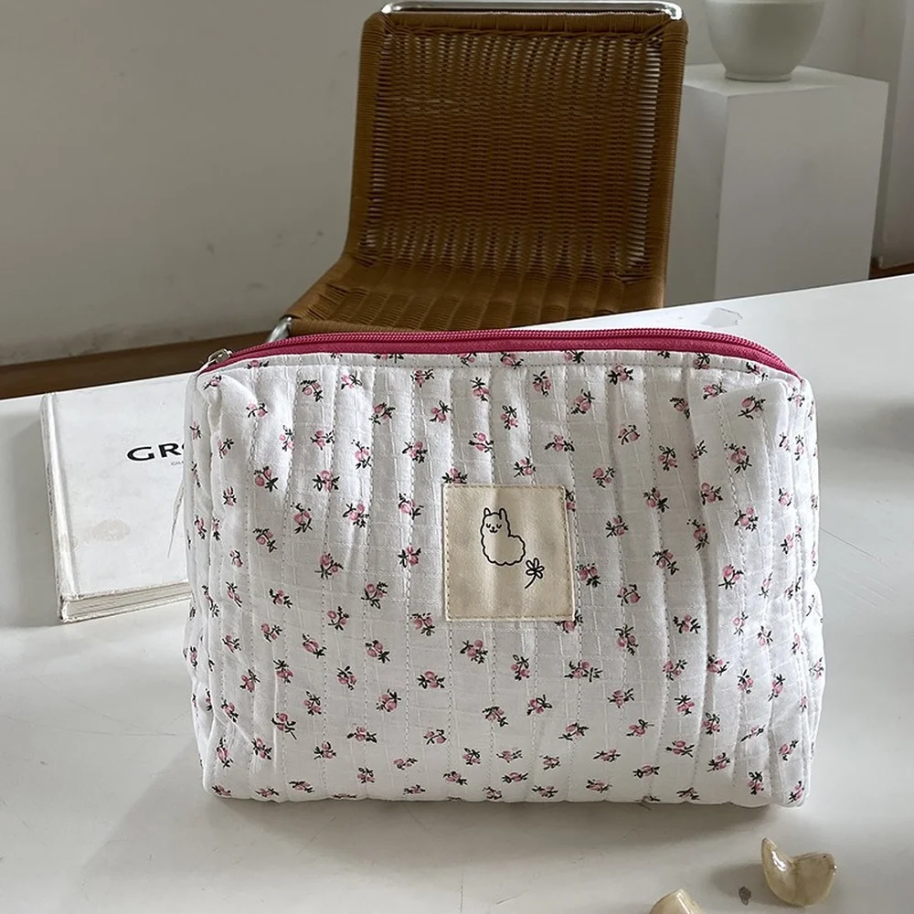 Quilted women cosmetic bag cosmetic storage bag toiletry bag makeup bag cosmetic case portable cotton floral cosmetic pouch