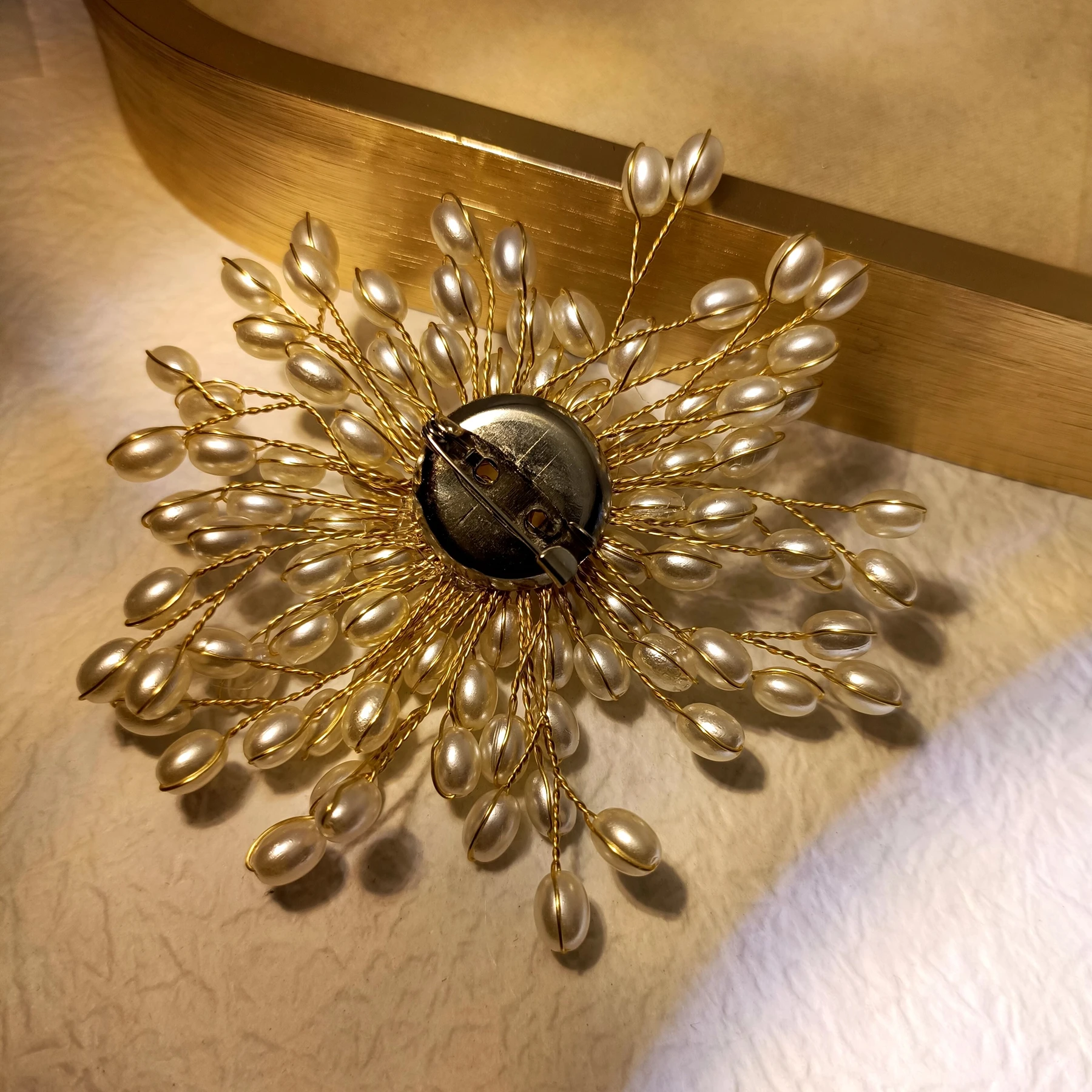 Glamours Statement Layered Spray Imitated Pearls Flower Bridal Brooch Wedding Accessory