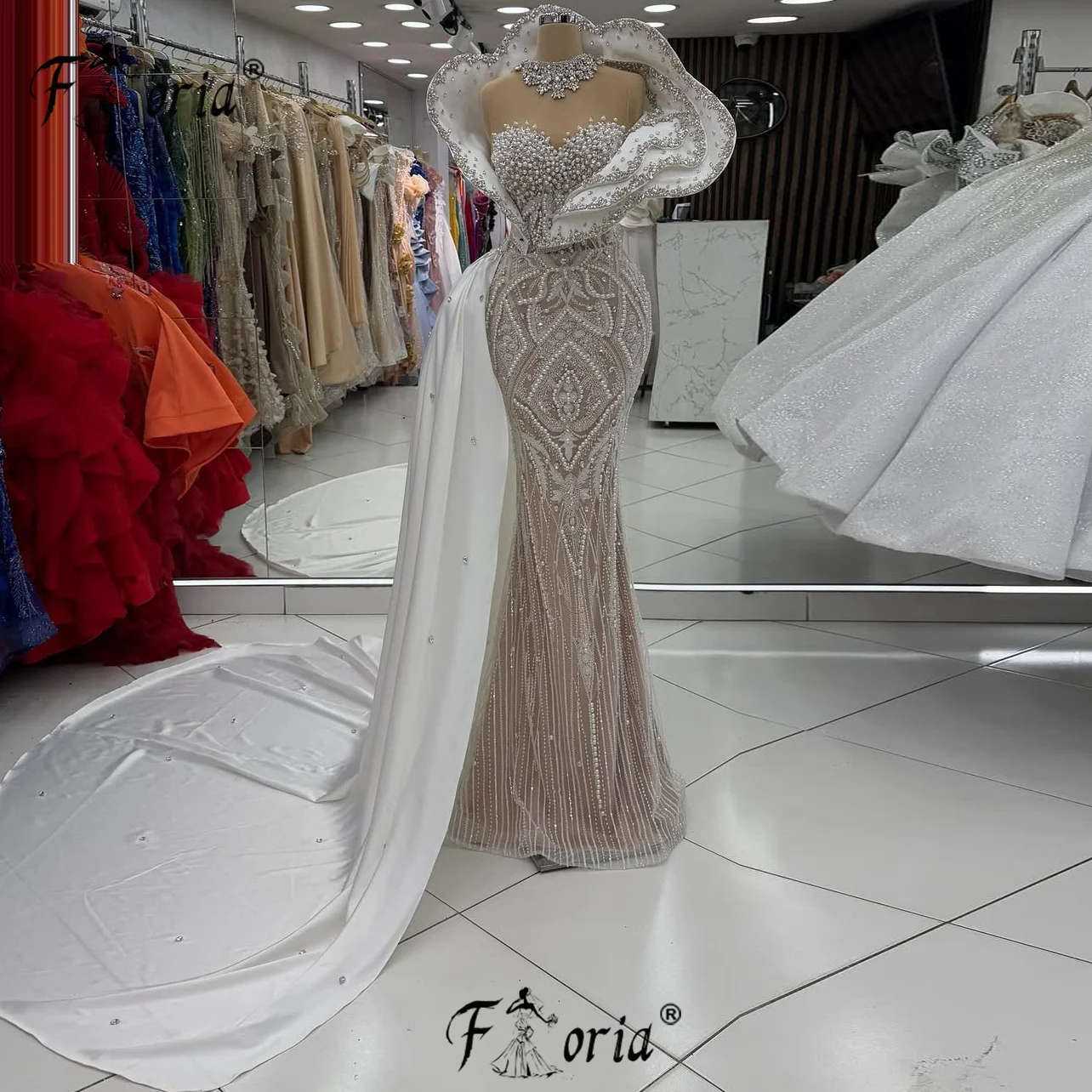 Robes de soirée formelles de haute couture avec perles blanches et cristaux, style Dubaï, doublure nude, traîne latérale, robes de bal longues, robes de mariée 2026