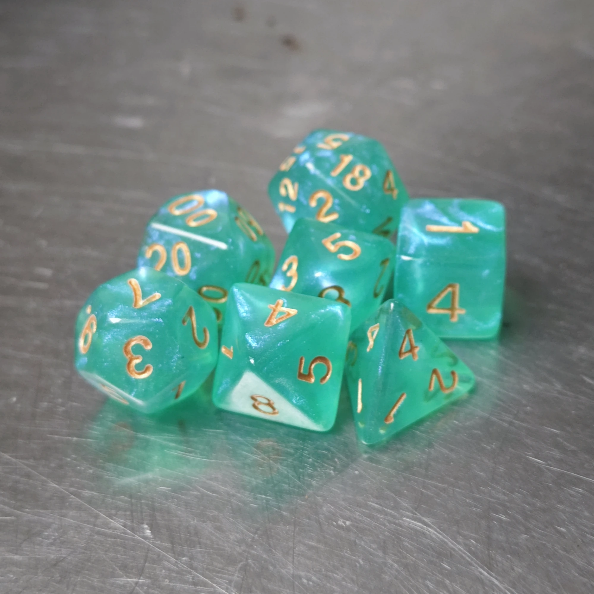 7 개/대 녹색 그라디언트 별이 빛나는 하늘 다면체 주사위 D&D COC 주사위 D4 D6 D8 D10 D% D12 D20 테이블 게임 DND RPG