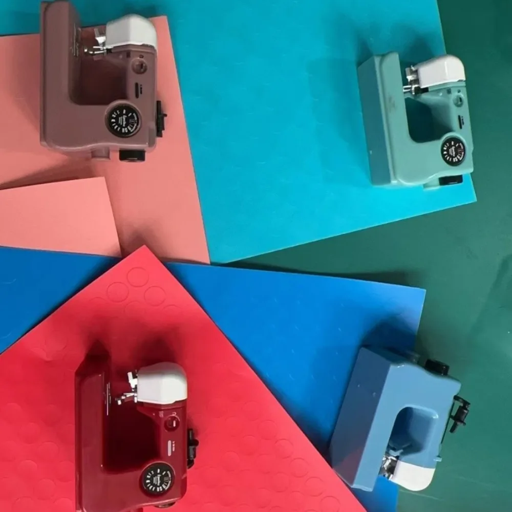 New Portable Sewing Machine Models Household Plastics Mini Sewing Machine Ornament Crafting Sewing Machine Decoration Home