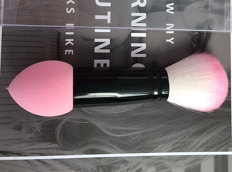 1pc 전문 블러셔 브러쉬 나일론 메이크업 브러쉬 스폰지 핑크 컬러 다기능이 포함된 두 개의 헤드 금속 화장품 도구