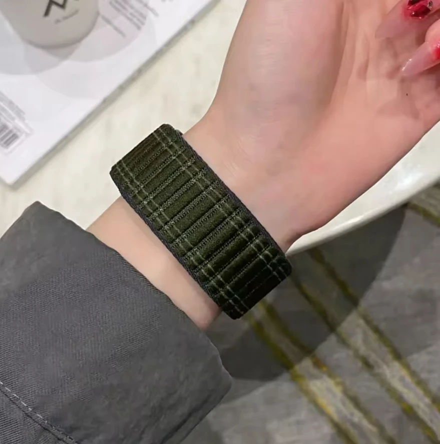 Premium Loop Nylon Watch Strap with Velcro Band and Quickfit Bracelet, 26/22mm