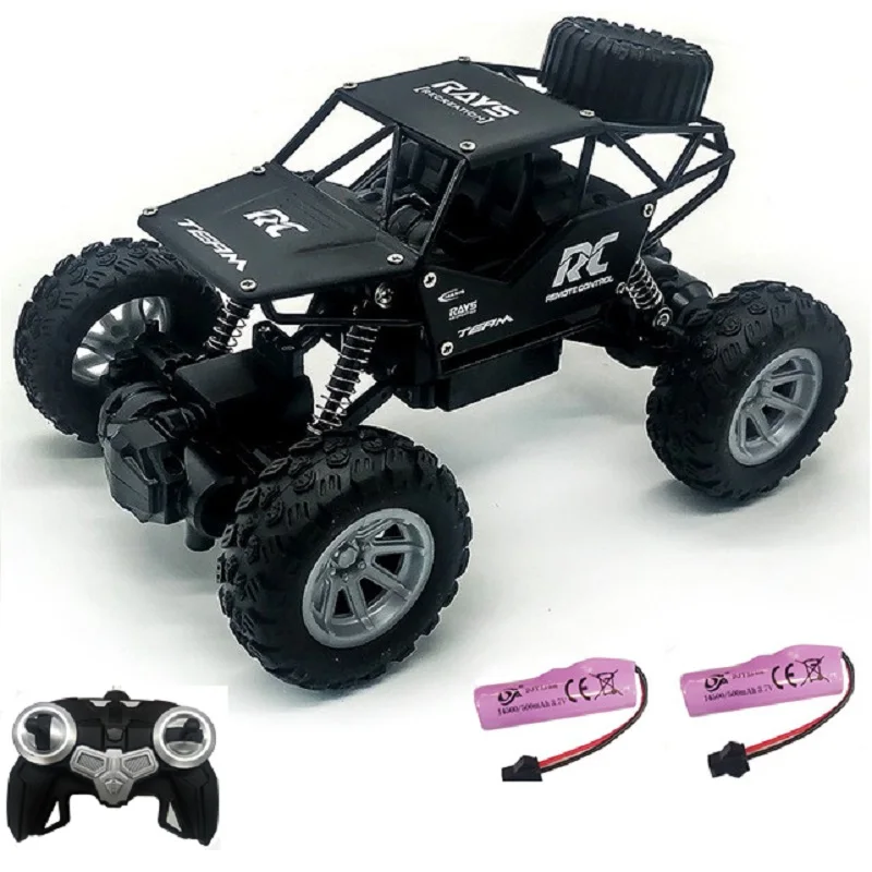 Voiture RC rouge avec deux batteries et pistolet télécommandé, idéale pour courses rapides.