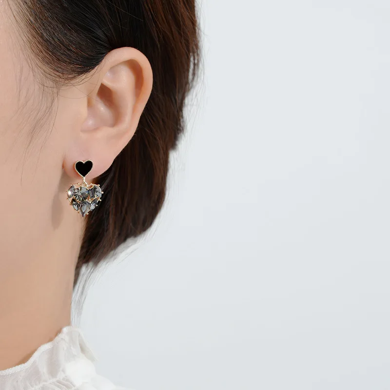 2023 New Fashion Trend Unique Design Elegant Exquisite Light Luxury Love Earrings For Women Jewelry Wedding Party Premium Gift