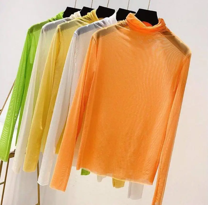 Camicia lunga a maniche lunghe, con dettaglio attorcigliato in vita che