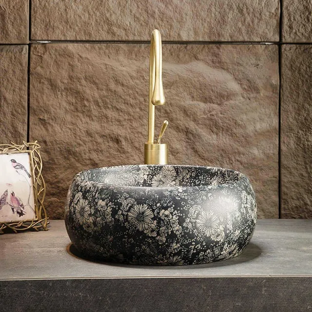 อ่างล้างหน้าบนเวที อ่างล้างหน้าในลาน อ่างล้างหน้าในระเบียง ห้องน้ำ 1