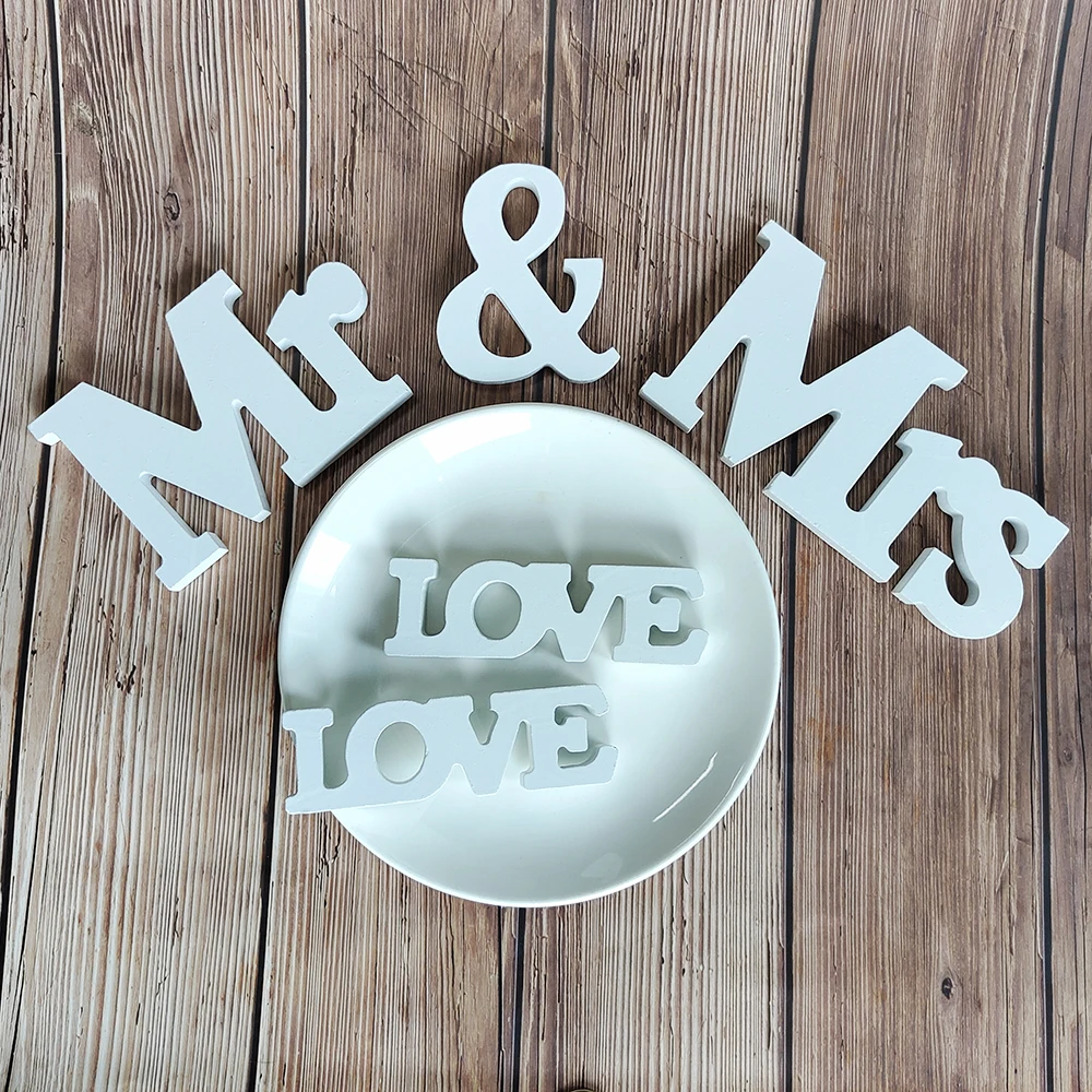Description Picture 6 of itemMr & Mrs White Letter Wooden Sign for Romantic Wedding Decoration Diy Love Letters Marriage Party Photography Props Home Decor