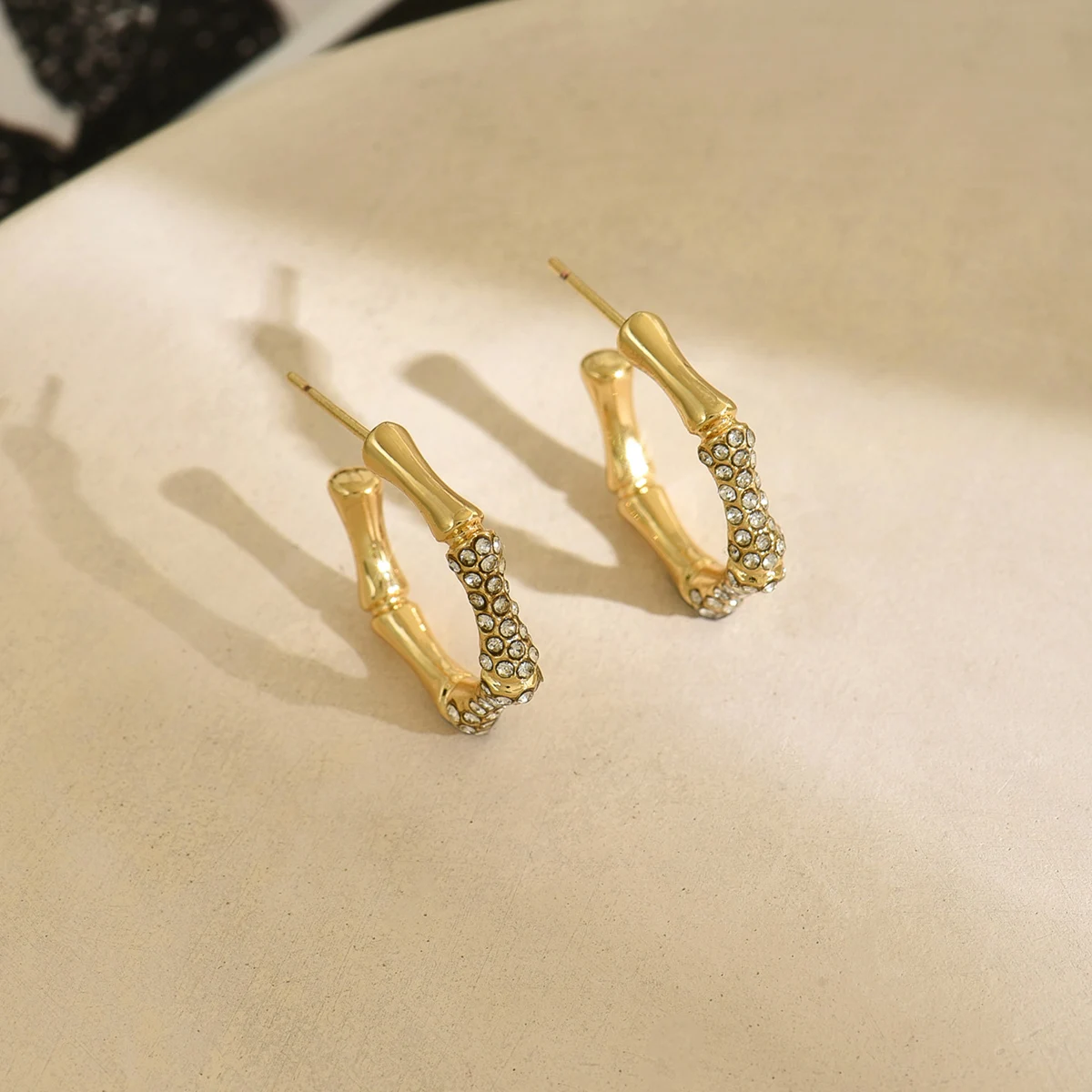 Trend Bamboo Joint C Shape Huggies Hoop Earrings for Women Shiny CZ Zircon Rust Proof Statement Earing Charm Jewelry Wholesale