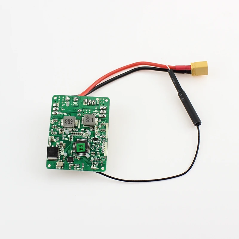 Connecteurs et câbles de la carte mère récepteur XK X450, essentielle pour le contrôle de l'hélicoptère RC