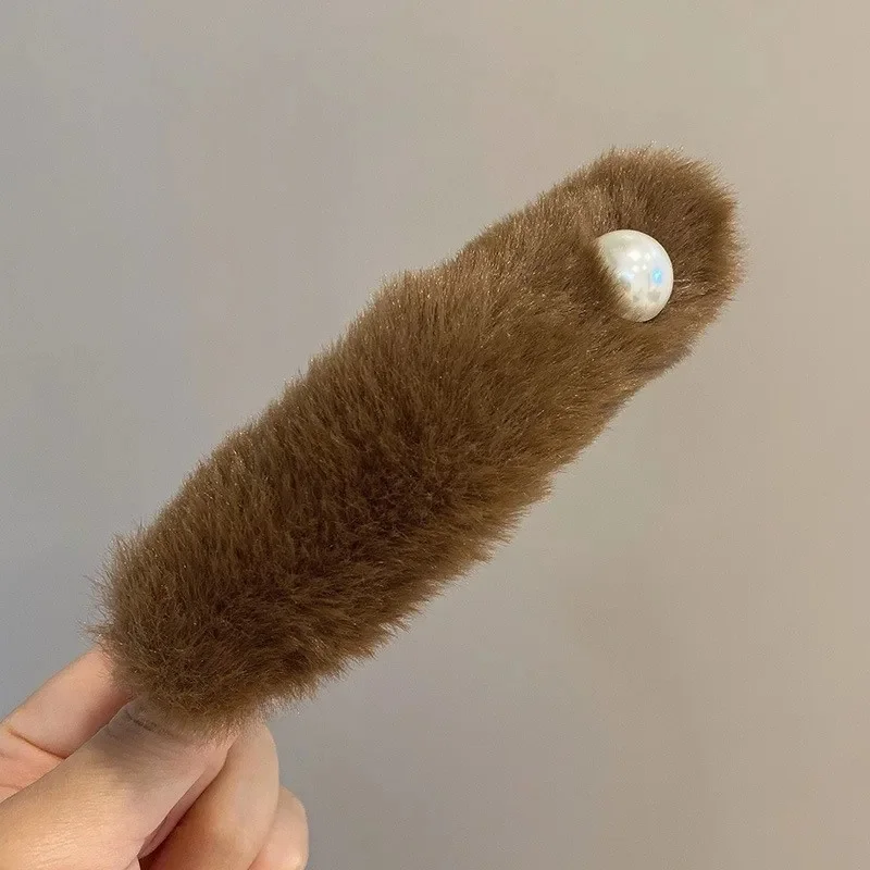 Pearl plush duckbill clip deep coffee