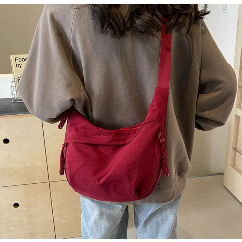 ショルダーバッグ・ポシェット ^MUCENT^ Mulci Eyelet Crescent Mini Crossbody Bag Unisex P00 MUCENT☆大人気♪Mulci Eyelet Crescent Mini Crossbody Bag