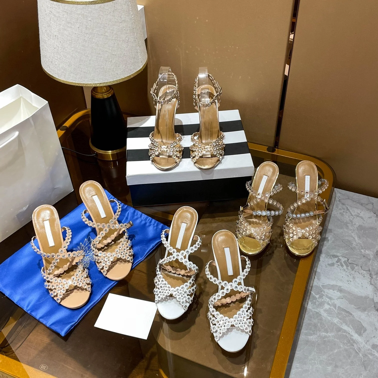 

Босоножки женские с верхом из воловьей кожи и подкладкой из овчины, на весну и лето