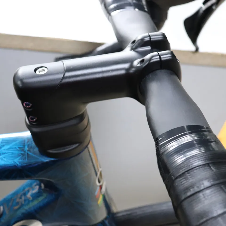 ロードバイクアルミニウム合金内部ケーブルルーティングステム