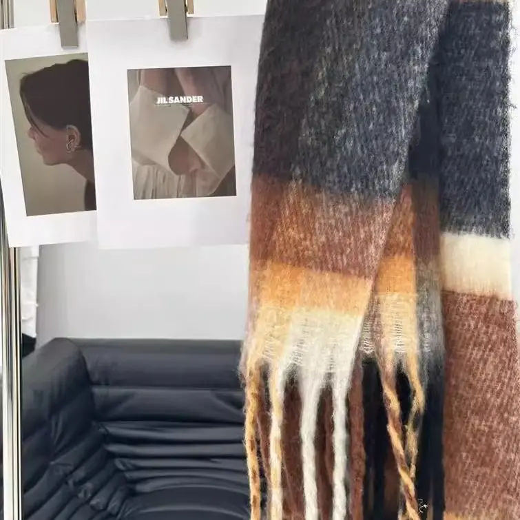 Рисунок 4 - Осенне-зимний мохеровый шарф с