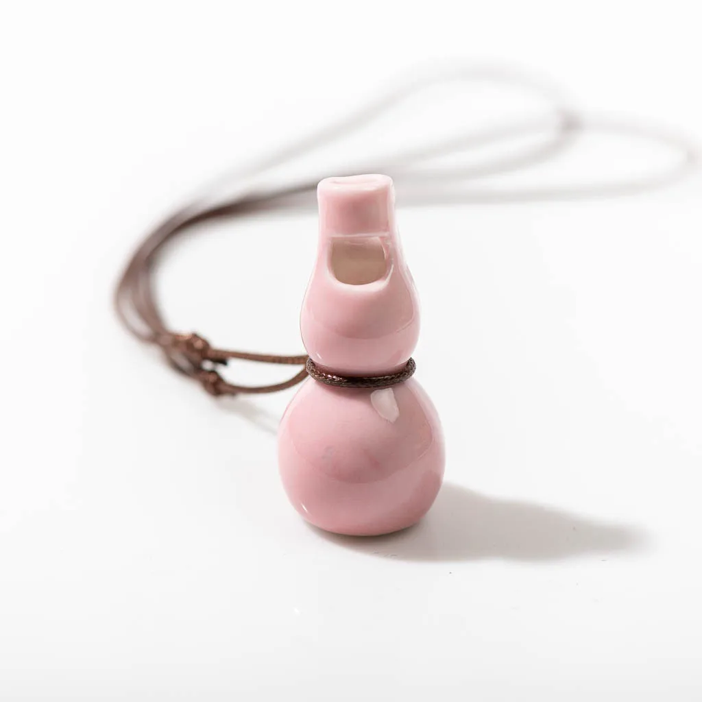 Kreative kürbisförmige Keramik-Pfeifen-Halskette, handgefertigter handgefertigter Schmuckanhänger, einzigartiges Geschenk für Musikliebhaber, Boho-Accessoires – Detail 1
