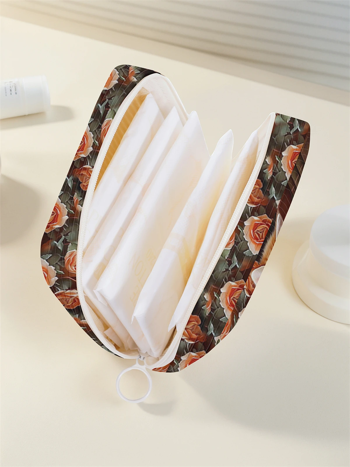 Cute cartoon cat pattern printed sanitary napkin storage bag, women's lightweight tissue bag, sanitary tissue bag