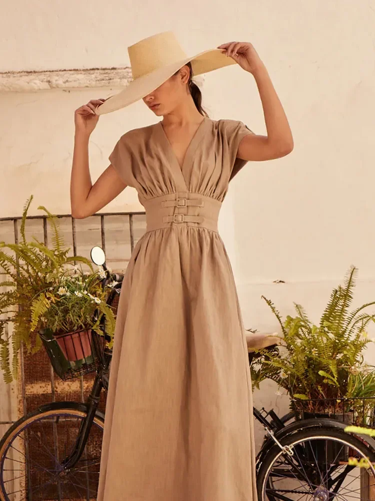 

Женское платье-макси с V-образным вырезом и высокой талией