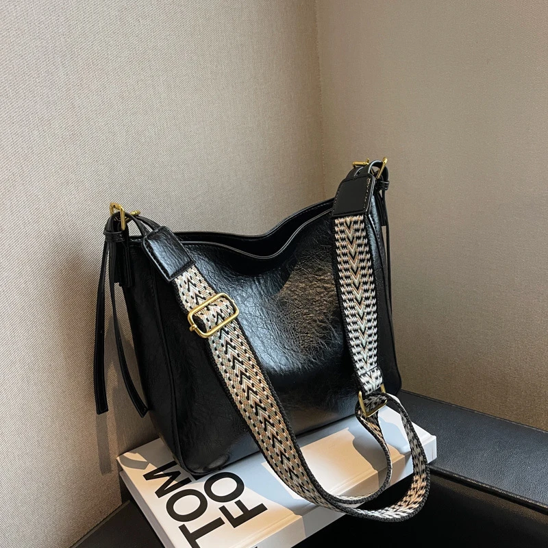 新しいクロスボディバッグ PU ソフトレザーバッグ女性の