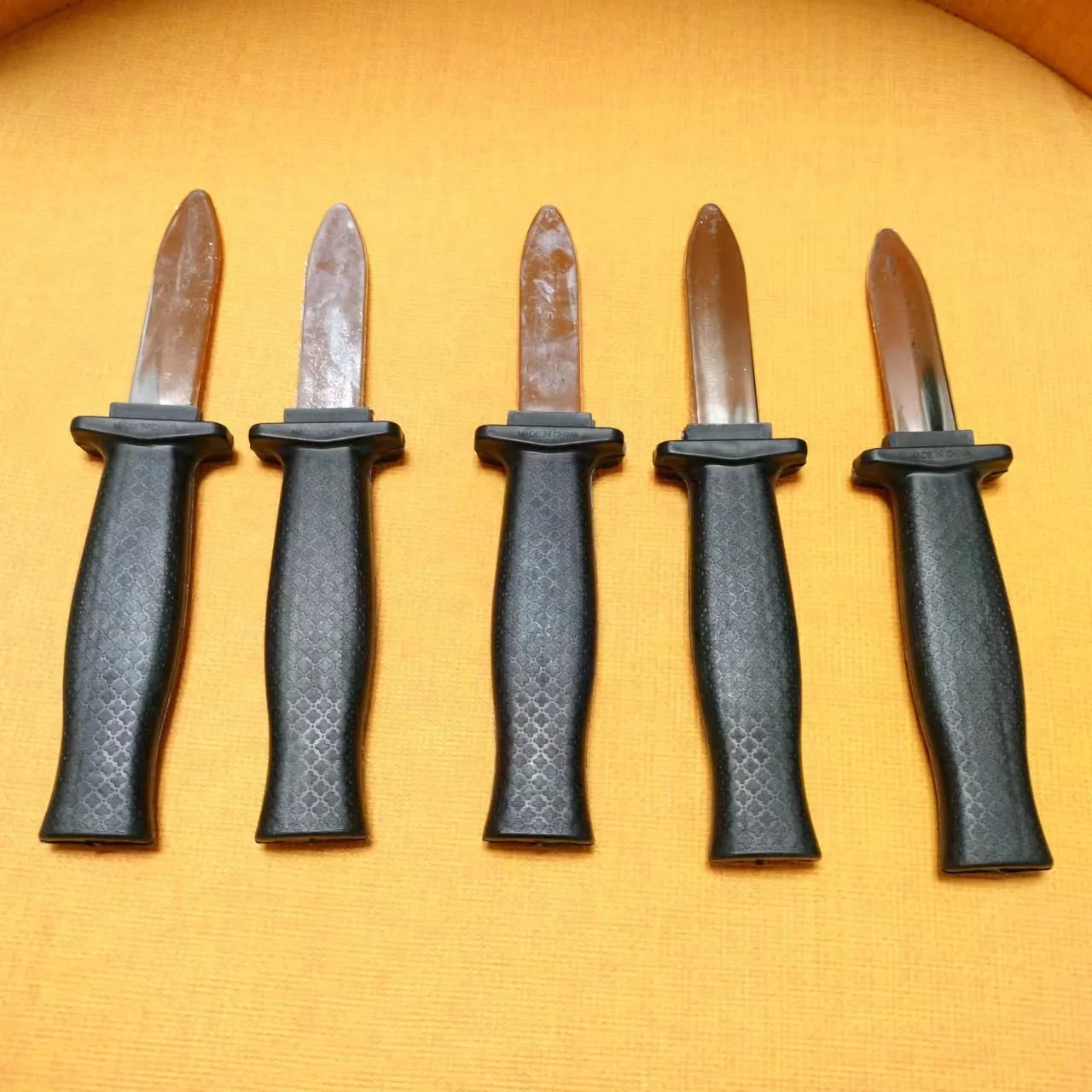 

3pcs Funny Halloween Retractable Knife Fake Trick Props Disappearing Slide Dagger kids Gift