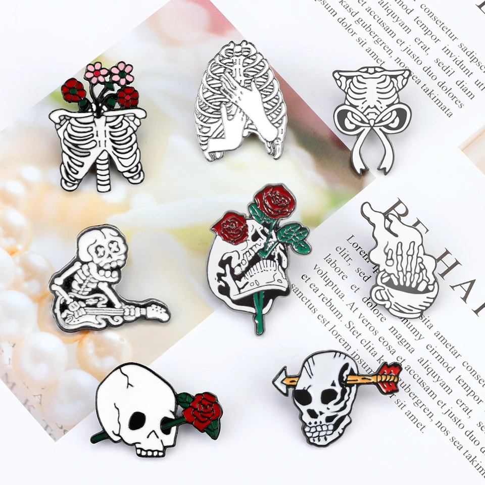 Skull Hand Crystal Brooch Pin - Rhinestone Skeleton Hand Design For Jackets, Bags, Halloween