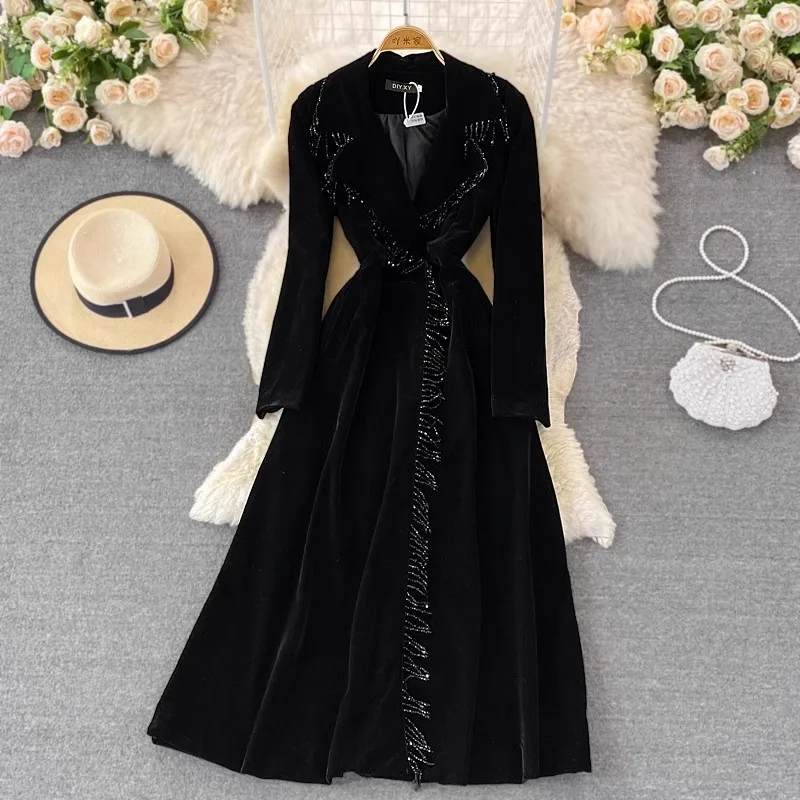 

New Luxury High Quality Autumn Winter Velvet Black Long Outerwear Fashion Women Notched Collar Tassel Beading Thick Trench Coat