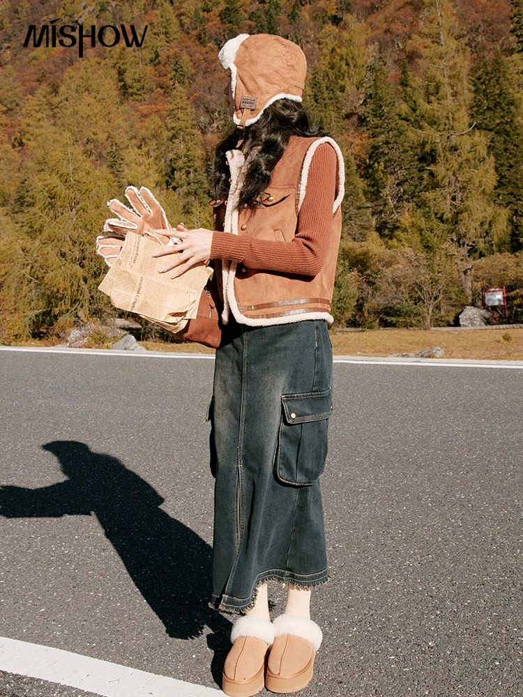 MISHOW Winter Faux Fur Sleeveless Coat Women 2023 Fashion Loose Vintage Fur Integrated Jacket Thick Warm Coats Female MXC52W0225