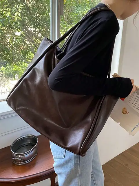 2024 new soft leather large capacity tote bag with a niche design for handheld use, single shoulder underarm bag for class and c 5