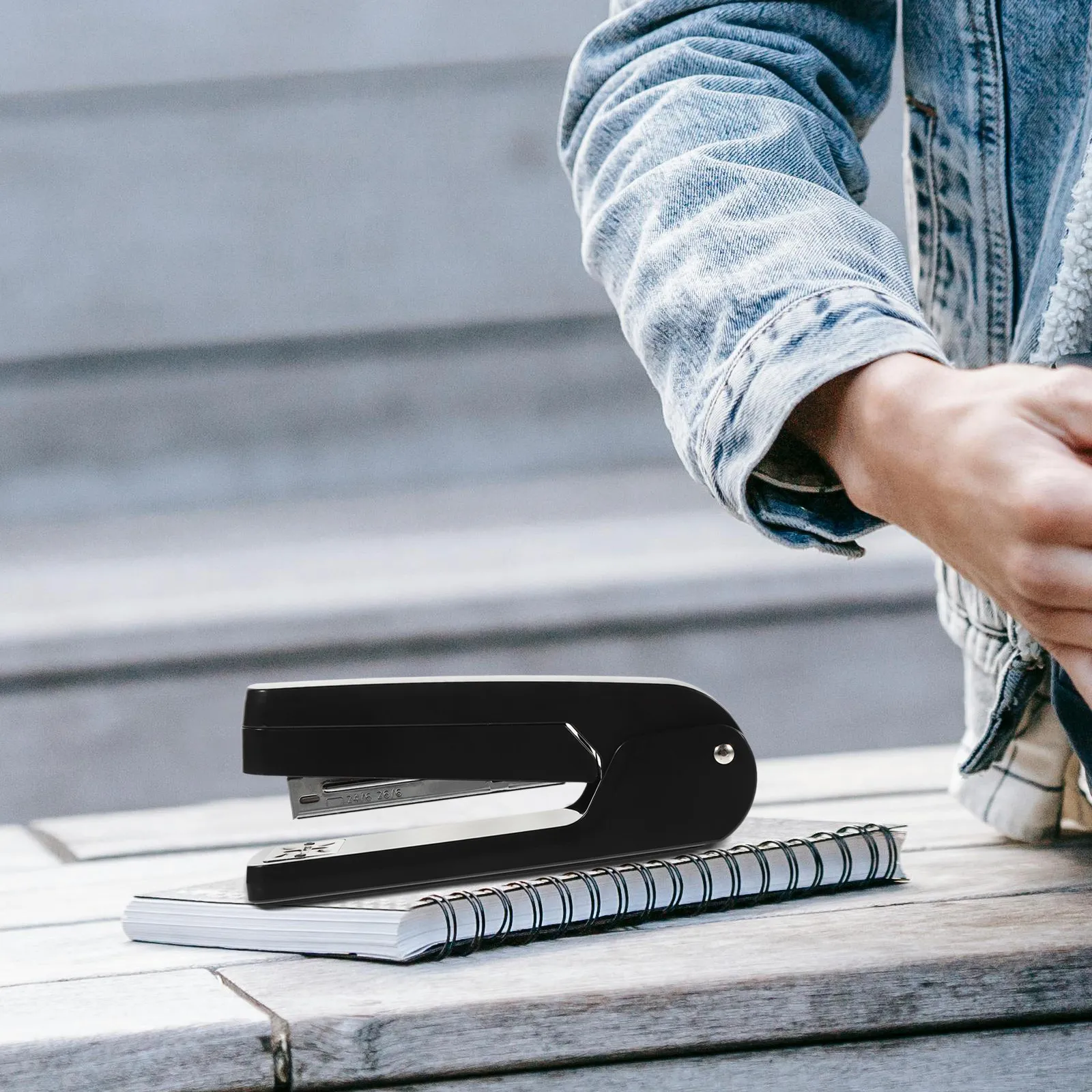 회전식 핸드 스테이플러 견고한 금속-플라스틱 하이브리드 구조 컴팩트하고 가벼운 디자인 빠르고 효율적인 작업을 위한 사무실 책상 스테이플러