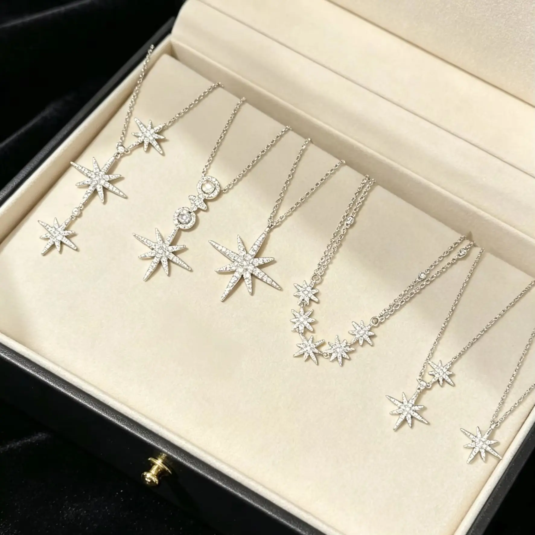 Achtzackiger Stern Hexagramm 925 Silber Damenmode-Halskette Glänzender 5A Zirkon Hochwertige exquisite Geschenke für Feiertage und Partys