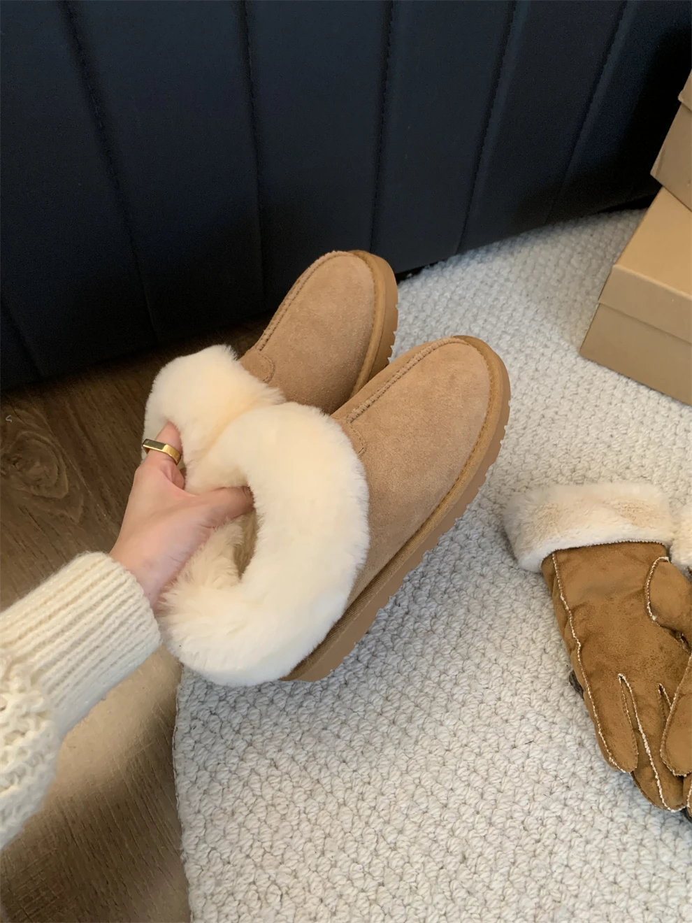 

Женские зимние ботинки с круглым носком, на плоской подошве