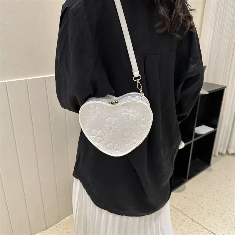 

2023 New Trendy High end Western Style Small Bag Women's Fashion Korean Versatile Crossbody Bag One Shoulder Fashion Love Bag