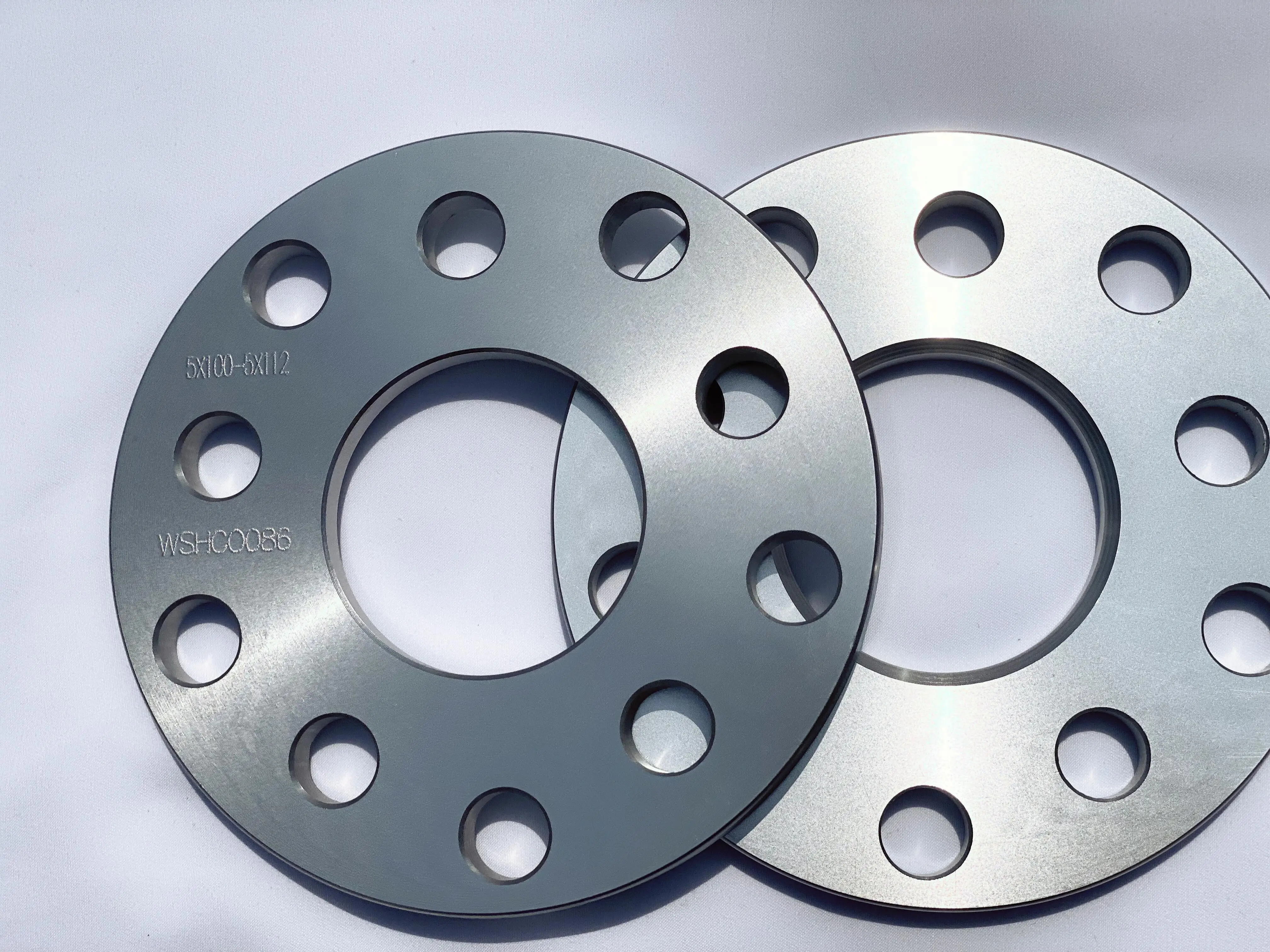 2pcs 8mm Wheel Spacer Adapters PCD 5x100 / 5x112 Center Bore 57.1mm Suit for Volkswagen Universal Series Car