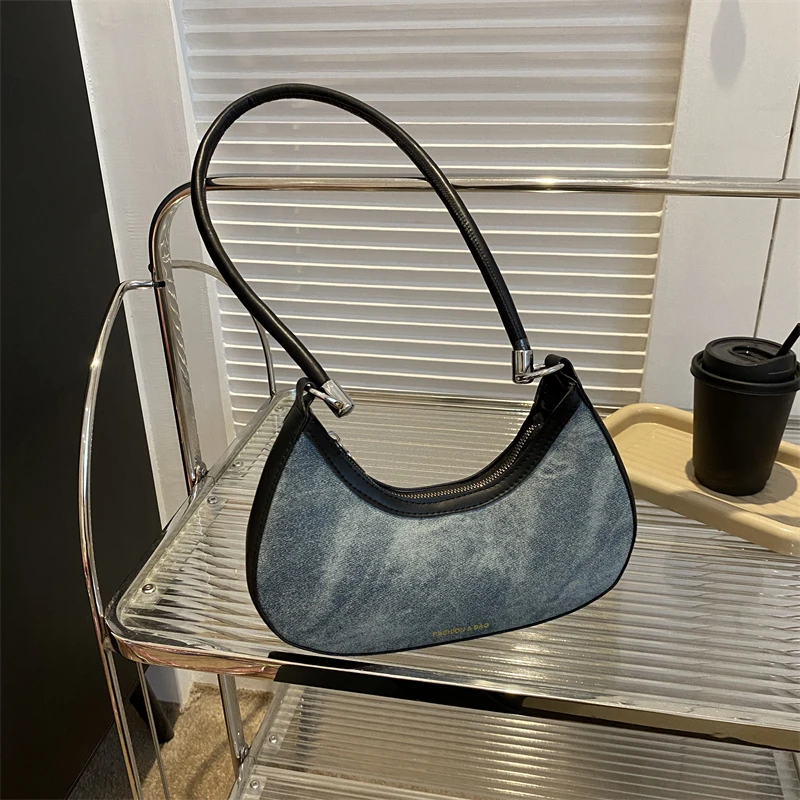 

Advanced French style niche underarm bag, new commuting retro texture single shoulder crossbody handbag