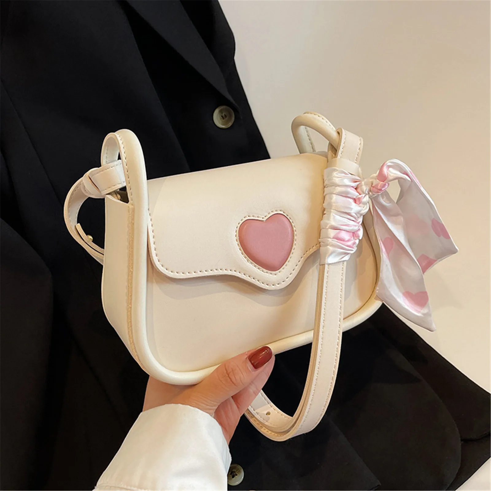 

Милые женские маленькие квадратные сумки через плечо с сердечками, модная женская сумка с откидным клапаном для подмышек, простая женская сумка через плечо, сумочка