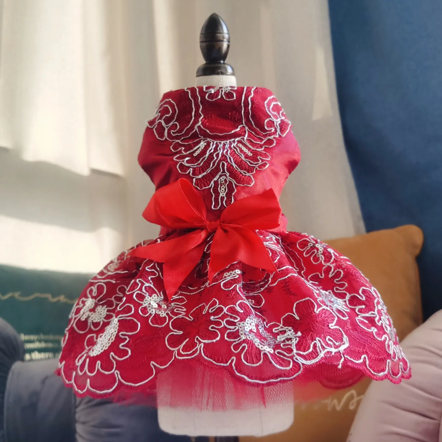 thumbnail image 1 of Elegante vestido de novia con lazo para perro, vestido de princesa para cachorro, diseño de lujo bordado con flores, ropa para perros pequeños, fiesta de graduación, 1 of 5