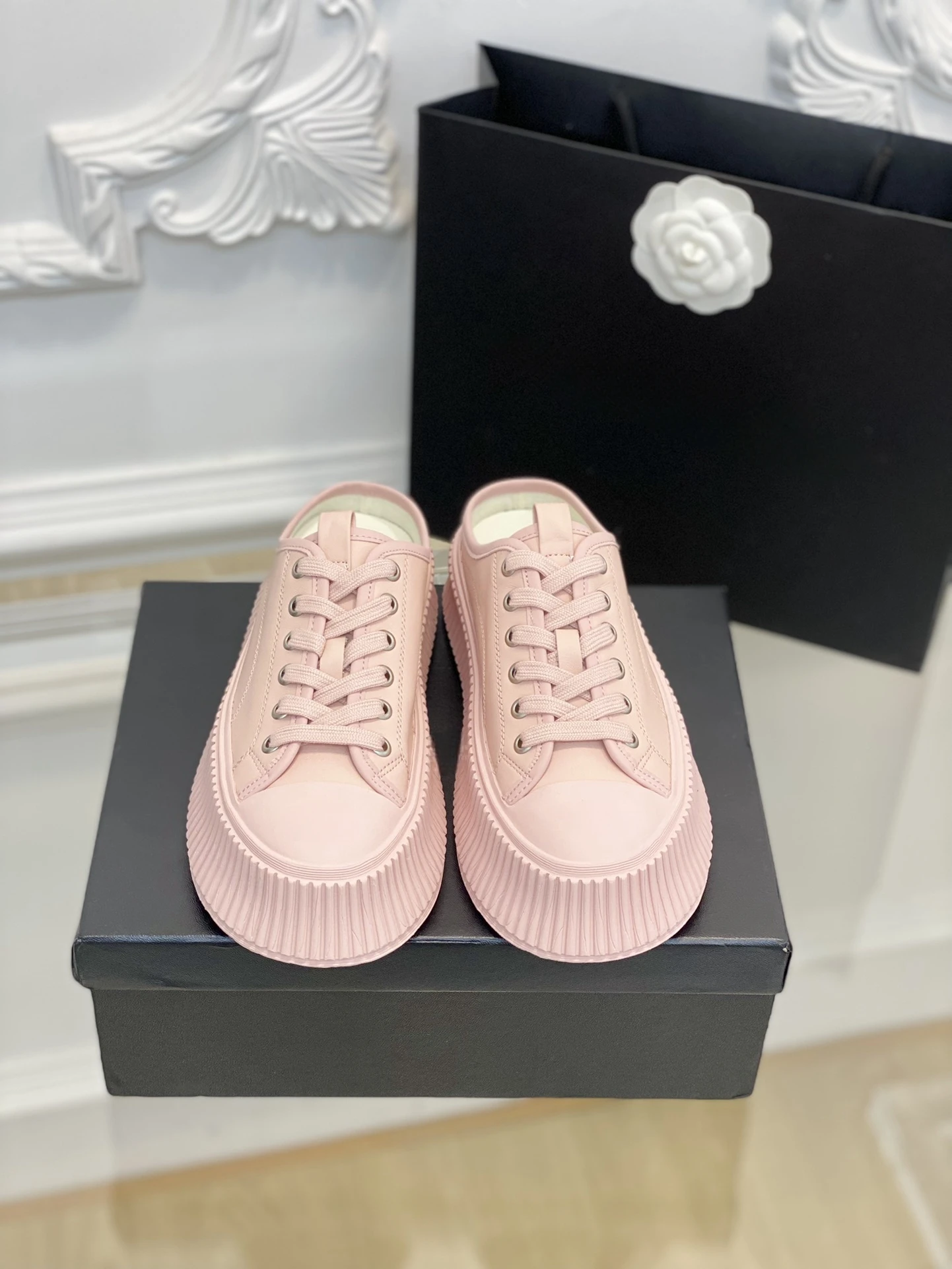 

2023 Autumn new women's thick bottom biscuit shoes, cowhide fabric, rubber sole, comfortable and durable, outstanding value