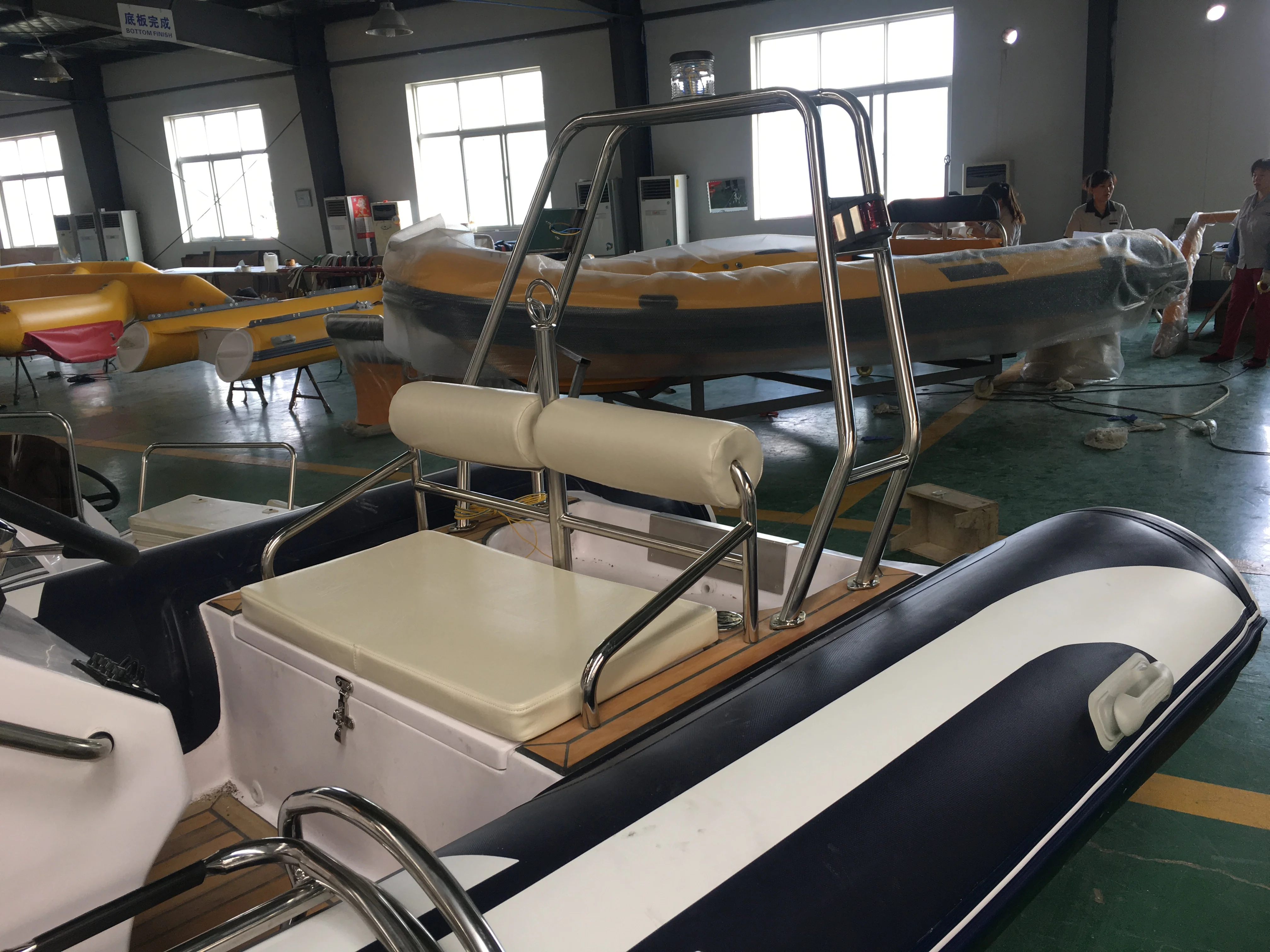 Рисунок 5 - 4,8 м ребристая лодка с подвесным