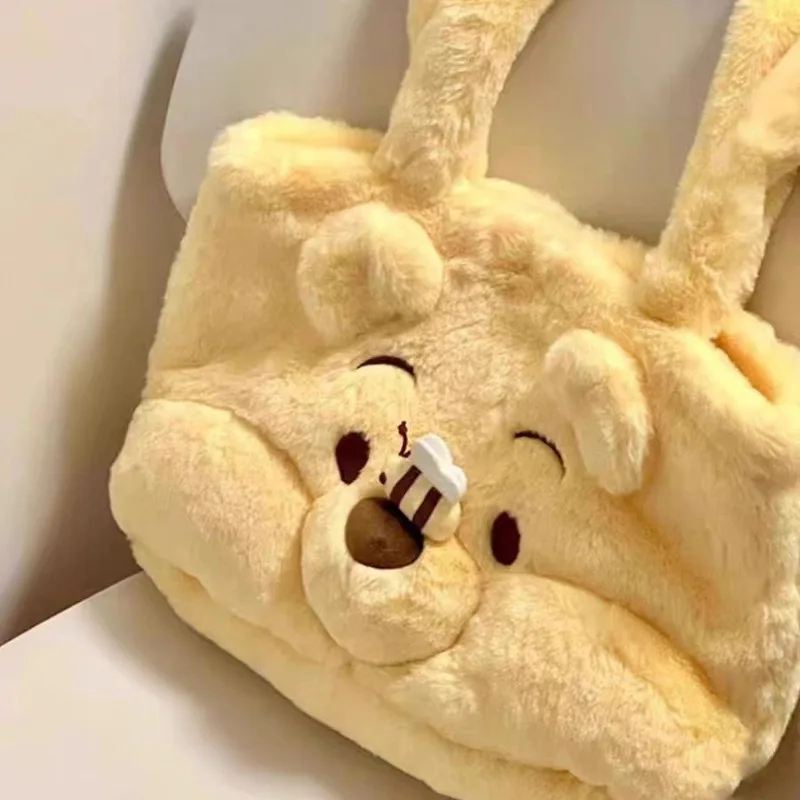 2025 new children's large-capacity shoulder bag cartoon Winnie the Pooh plush handbag fashion simple plush leisure snack bag 2