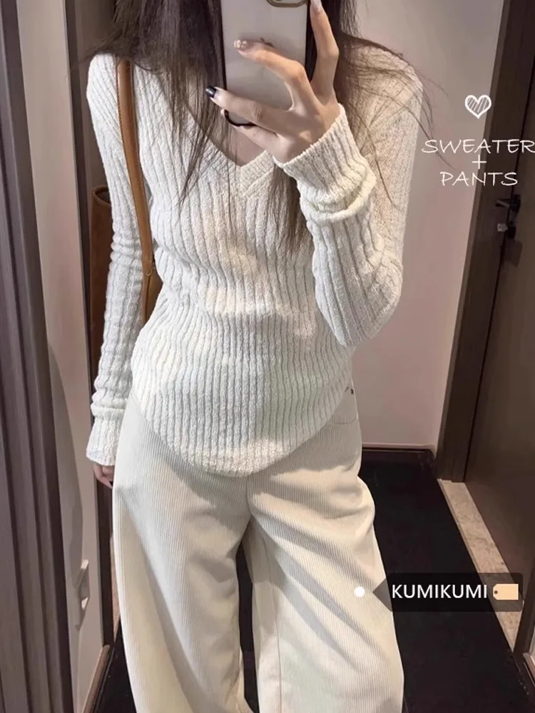 

White V-neck design sense pit strip long-sleeved knit sweater female fall irregular soft sticky Slim Top