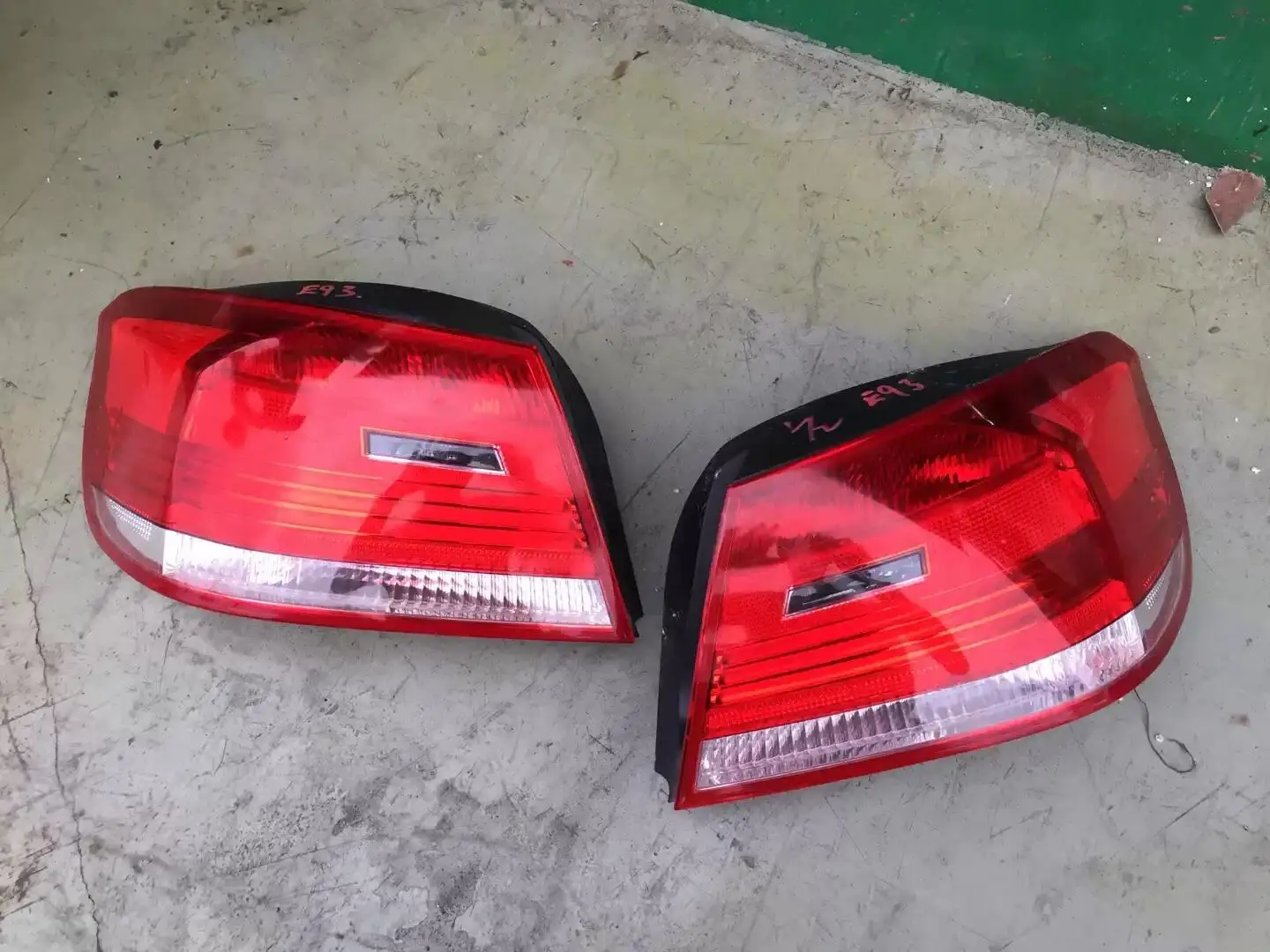 Tail Light Assembly For BMW E93 3 series 330 brake lamp reversing