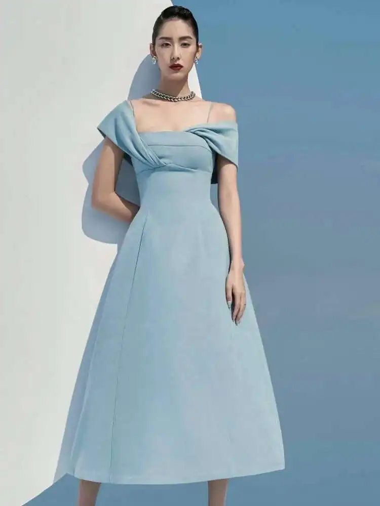 فستان أحمر طويل بتصميم أوف شولدر أنيق